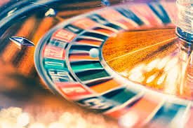 Filipino player accessing laro777 casino table games on a smartphone